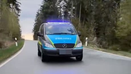 Aufschrift ähnelt ihr sehr - Polizei zieht dieses Auto aus dem Verkehr