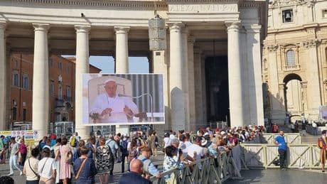 Élection du nouveau pape: entre Samsung et le Vatican, c'est une affaire qui marche