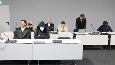 Es geht um knapp eine halbe Million Euro - Clan soll Rentner mit Teppich-Trick abgezockt haben