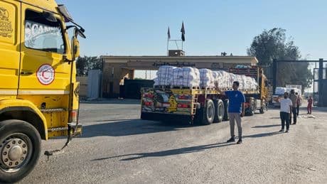Humanitäre Krise: Kolonne von 100 Lkws mit Hilfslieferungen erreicht Gaza