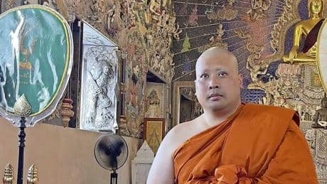 ’Verloren zoon’ Thaise koning ingewijd als monnik; wordt hij de opvolger van Rama X?
