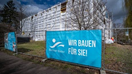 Berlin: Paracelsus-Bad soll wohl 2027 öffnen – was das für Schulen bedeutet