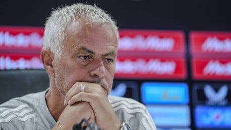 Acı haberi basın toplantısında alan Jose Mourinho gözyaşlarını tutamadı