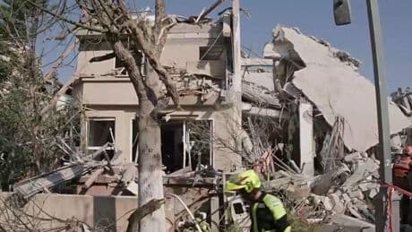 Nahost-Konflikt: Nach Raketenangriffen: Aufnahmen zeigen Zerstörung in Teheran und Tel Aviv