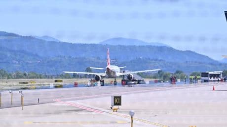 Risucchiato e ucciso dal motore di un aereo, tragico incidente sulla pista di Orio al Serio (Bergamo)