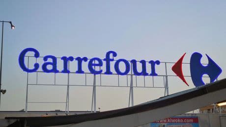 Carrefour tira la casa por la ventana y deja a precio de outlet esta tele de 55 pulgadas con Google TV