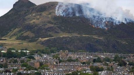 Arthur’s Seat in Schottland: Der Hausberg Edinburghs steht in Flammen