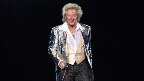 Rod Stewart (80) zegt opnieuw concerten af wegens gezondheidsproblemen: ’Het spijt me enorm vrienden’