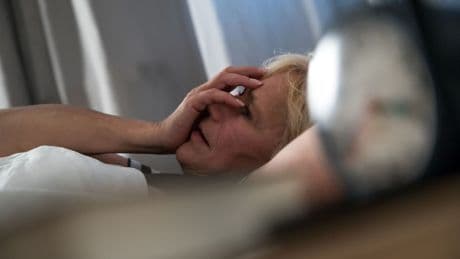 Wechseljahre: Hitzewallungen in der Nacht: Wie Sie schnell besser schlafen