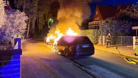Staatsschutz ermittelt in Hamburg - Brandanschläge auf Autos von Kühne-Manager