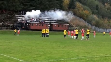 Außergewöhnlich - Plötzlich fährt eine Lok durch das Stadion