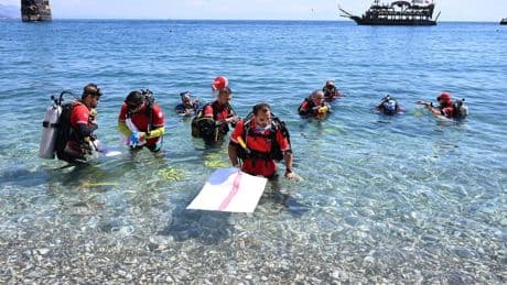 Kemer'de deniz dibi ve sahil temizliği etkinliği