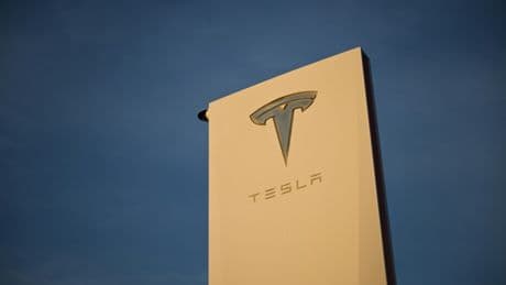 Tesla condamné à payer 242 millions de dollars pour un accident mortel lié à la conduite autonome