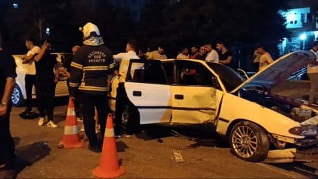 Kaza sonrası kavga: Ortalık savaş alanına döndü: Çok sayıda yaralı var