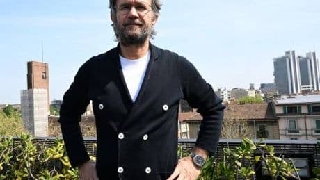 Carlo Cracco, la lite con Bruno Barbieri, l'addio a Masterchef e la moglie Rosa: chi è lo chef stellato che ha aperto un nuovo ristorante in Sardegna