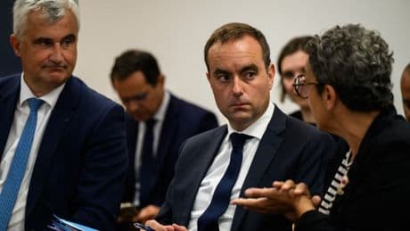 "On attend une concession spectaculaire": face à Sébastien Lecornu, le PS pose ses exigences