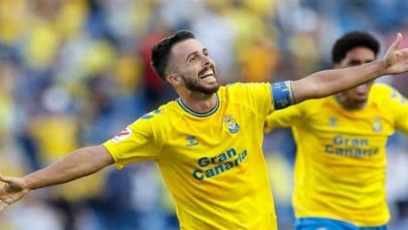 Kirian dona la camiseta que usó tras recuperarse del cáncer por primera vez