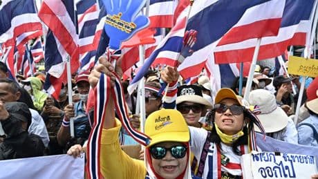 Thaïlande : sur un siège éjectable, la Première ministre Paetongtarn Shinawatra présente ses excuses