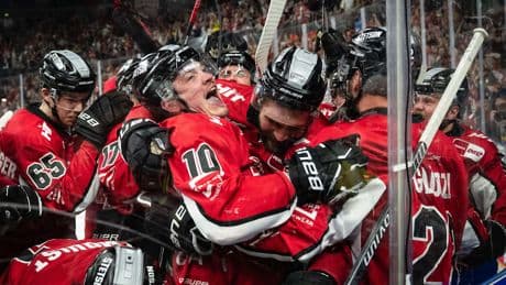 Kölner Haie im Finale!  - Eishockey-Wahnsinn bringt Arena zum Ausrasten