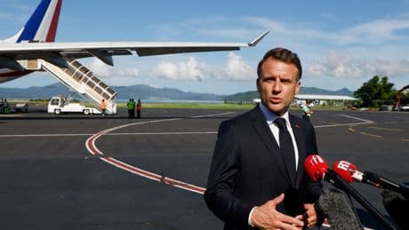 Emmanuel Macron en visite à Mayotte, toujours meurtri par le cyclone Chido