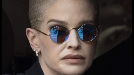 Kelly Osbourne gebroken na overlijden vader Ozzy: ’Moeilijkste tijd van mijn leven’