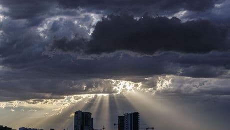 El paso de un frente dejará fuertes lluvias este domingo en la mayor parte del noroeste del país