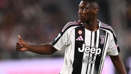 Man Utd on alert as Randal Kolo Muani faces decision on his future