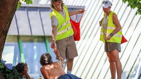 Hilfe vom Hitzebus - «Für Wasser reicht das Geld nicht»
