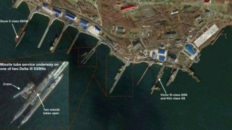 Russia, ecco i danni alla base di sottomarini nucleari in Kamchatka: lo tsunami ha "staccato" il molo dagli ormeggi