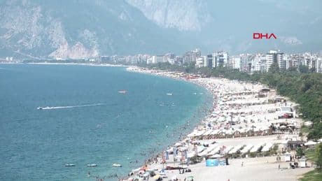 Antalya'da nem yüzde 80'e ulaştı, sahiller doldu