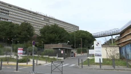 Marseille: un homme de 21 ans blessé par balles déposé devant l'hôpital Nord