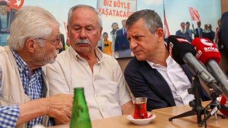 20 yıllık AKP üyesi emekli, Özgür Özel'e böyle feryat etti: 'Bitirdi bizi, artık AK Parti'ye oy vermeyeceğim!'