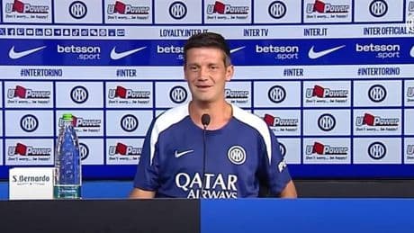 <p>Chivu: &ldquo;Siamo ancora un cantiere aperto. Inter favorita? Io sto con Allegri&rdquo;. E sul mercato...</p>