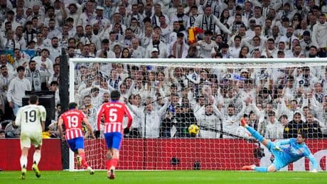 Es geht um eine Champions-League-Szene - Regel-Revolution bei Elfmetern!
