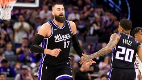 Los Denver Nuggets no dejan salir a Valanciunas rumbo a Europa
