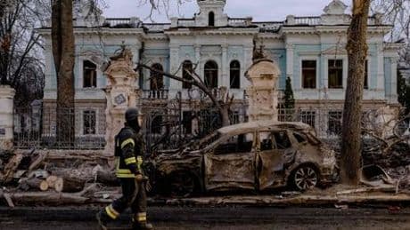 Sumy in der Ukraine: Mehr als 30 Tote bei russischem Angriff – Donald Trump spricht von »Irrtum«