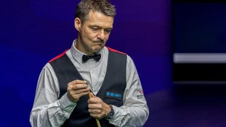 Michael Holt fighting snooker’s forever frustrations with a legend in his corner