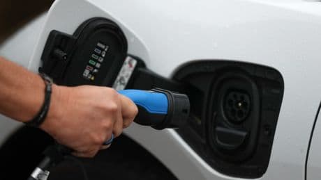 Electric car buyers to get ten per cent government discount