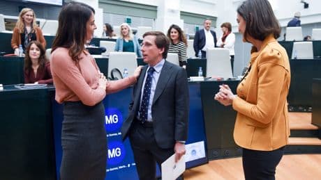 Dos encuestas auguran una pelea por el segundo puesto en Madrid, mientras Almeida aumenta su mayoría absoluta