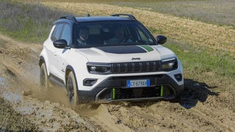 Hibridación ligera y tracción total, los nuevos activos del Jeep Avenger