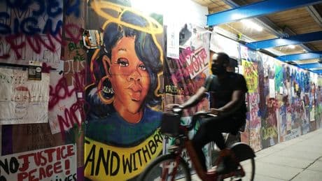 Condenado a tres años de cárcel un expolicía por la muerte de Breonna Taylor en 2020