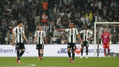 Beşiktaş'ta sezon "farklı" başladı, hayal kırıklığıyla bitti