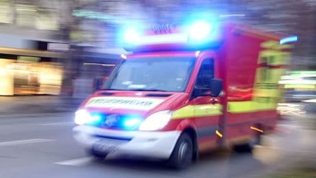Künzelsau: 13-Jähriger fährt mit 4-Jährigem auf Elektromofa - Unfall