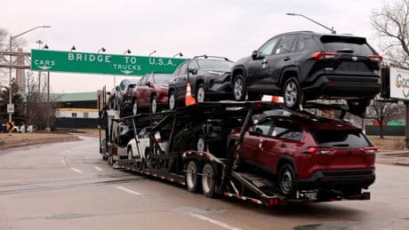 Donald Trump allège l'impact des droits de douane pour des constructeurs automobiles