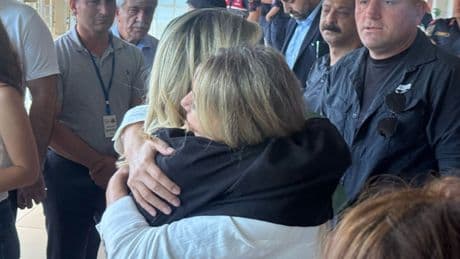 Ahmet Özer'in kızı ve Dilek İmamoğlu haberi duyunca böyle kucaklaştı