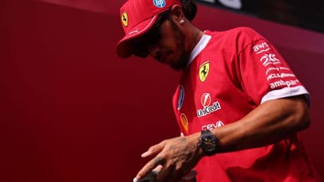 Hamilton se flagela: &quot;Soy un completo inútil, Ferrari debe cambiar de piloto&quot;