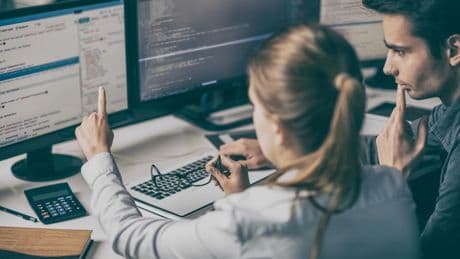 Plus de filles dans les sciences et les maths: un défi de taille