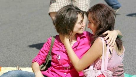 Il genitore intenzionale in una coppia di donne ha diritto al congedo obbligatorio: paternità di 10 giorni dopo la nascita di un figlio