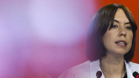 Morant, ministra de Universidades, le desea &quot;mucha suerte&quot; al comisionado que falsificó su título universitario