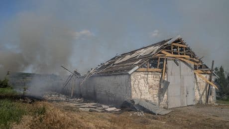 Guerre en Ukraine, jour 1199 : quatre morts à Kiev, bombardements russes massifs